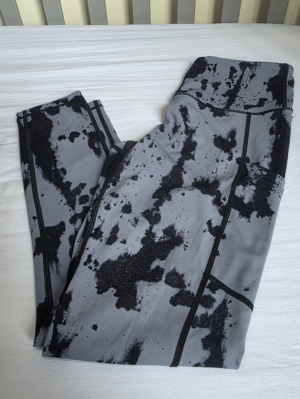 Zyia Active Gray & Black Splatter Active Leggings With Pockets Size Small